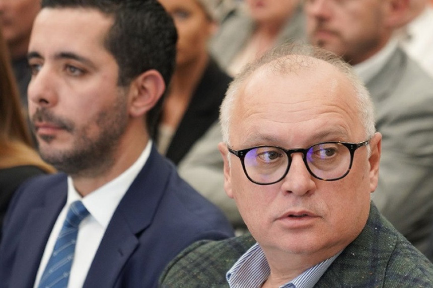 Vesiću i Momiroviću produžen pritvor za još tri mjeseca