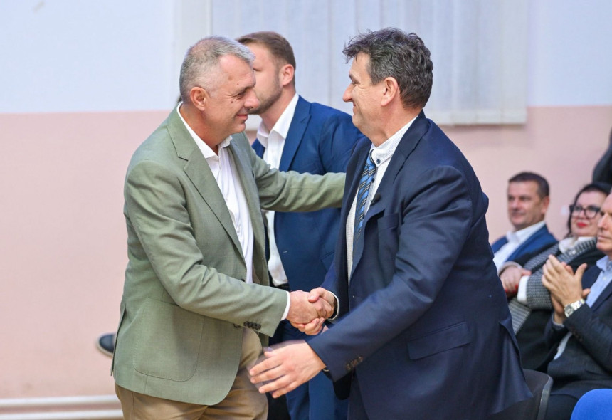 Svakom građaninu je jasno da aktuelna vlast mora otići