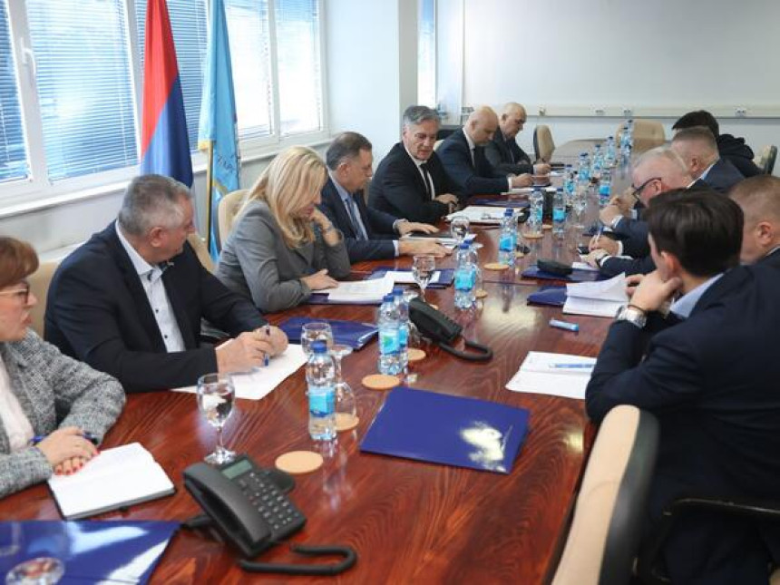 SNSD-ova vlast zarobila institucije i razorila privredu