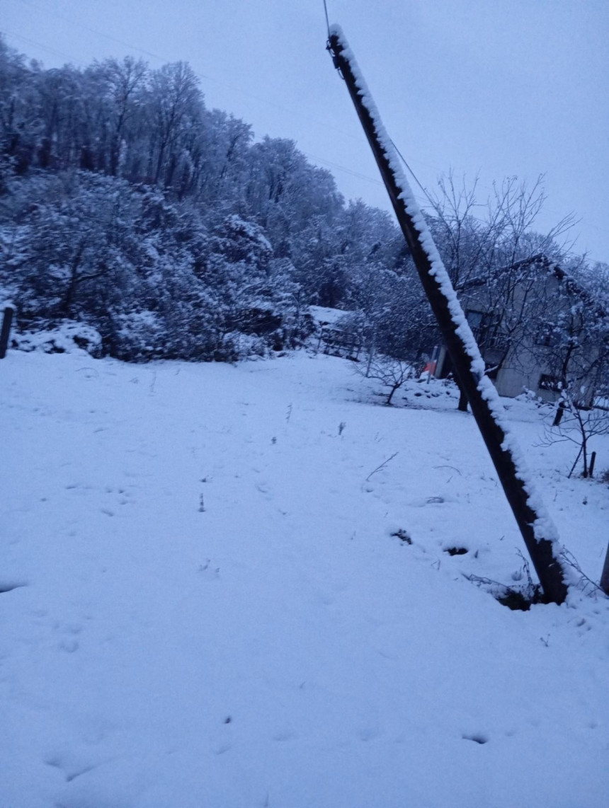 Prvi snijeg, majevička sela ostala bez struje