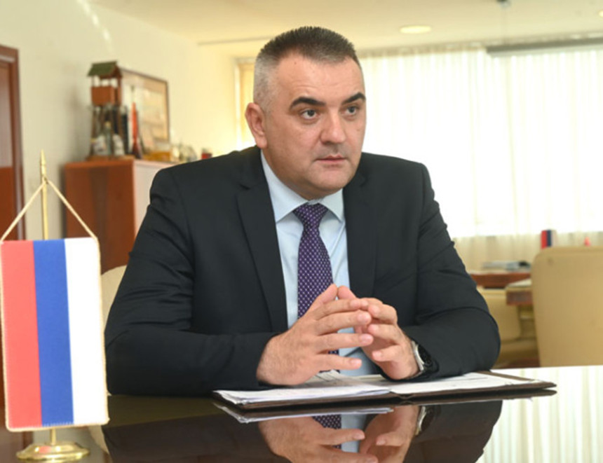 Minić dobio kritike, poražen i u kraju i na glasačkom mjestu