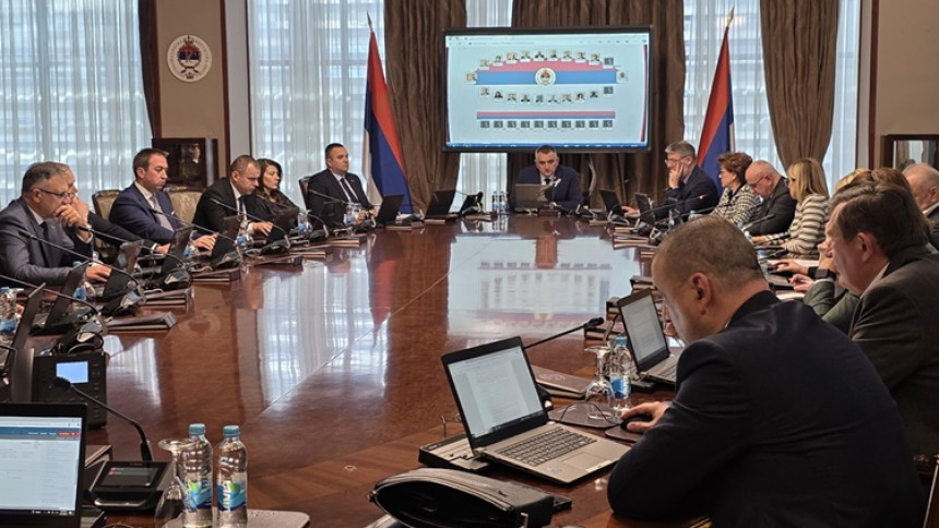 Minićeva vlada sa starim problemima i novim skandalima