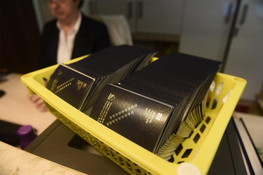 Upitno izdavanje pasoša i tablica, IDDEEA nema novca