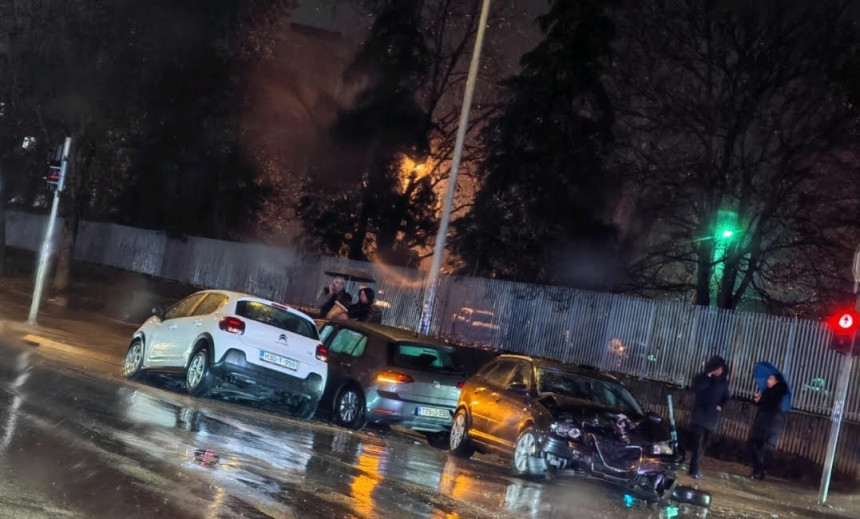 Sudar više vozila, nije poznato ima li povrijeđenih