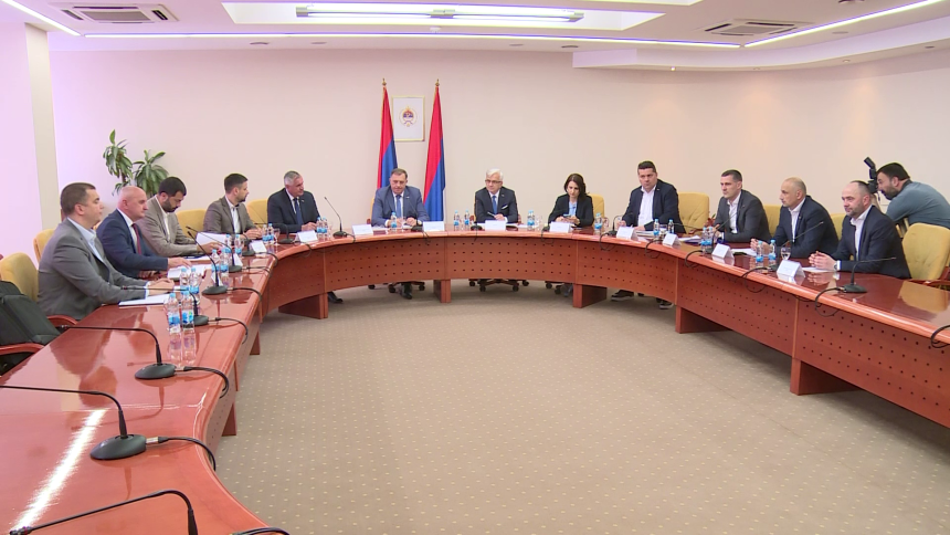 Онај ко се не поклони Оцу и Сину у СНСД-у, бива експресно уклоњен и заувијек одлази међу политичке Духове