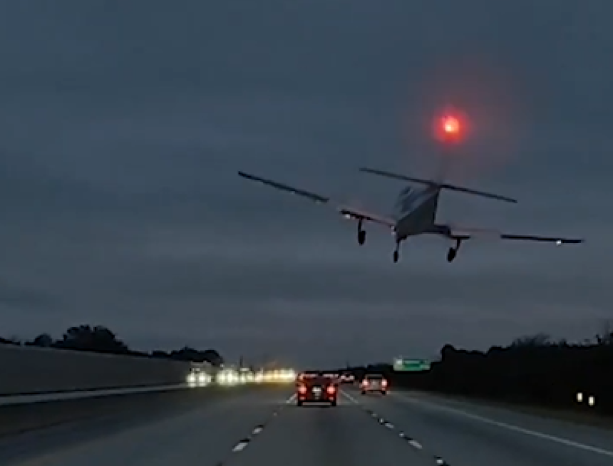 Nevjerovatna scena: Avion sletio na krov automobila!