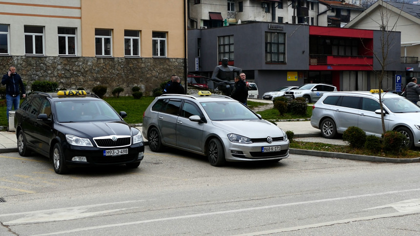 Vlast daje licence i taksistima koji ne plaćaju porez