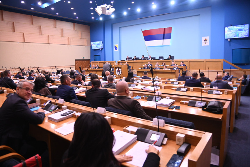 Poslanici Narodne skupšine o budžetu i setu zakona (UŽIVO)