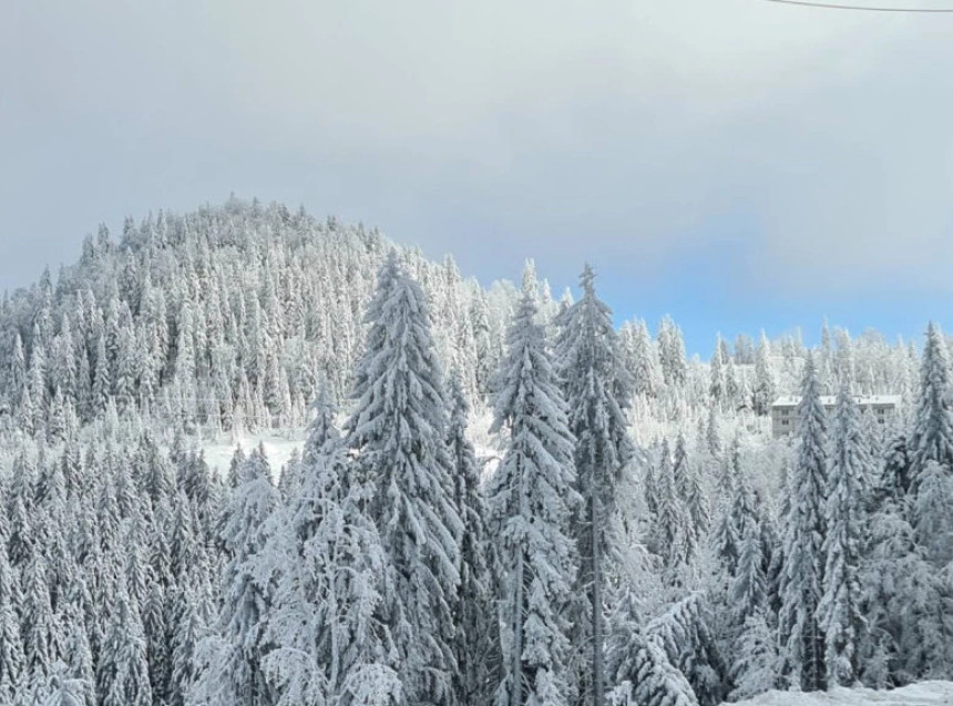 Troje stranih turista zaglavljeno na ski-liftu na Durmitoru