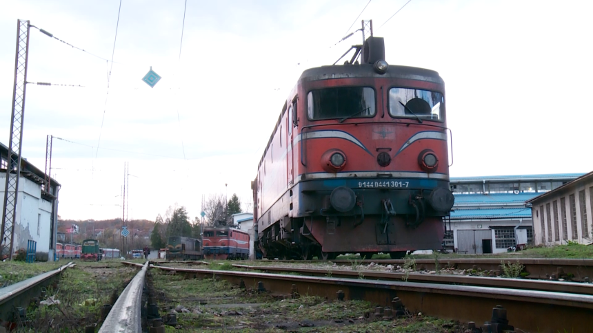 "Vlast uništava javna preduzeća da bi imovinu rasprodali tajkunima"