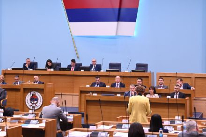 Usvojen Zakon o zabrani pušenja u zatvorenom