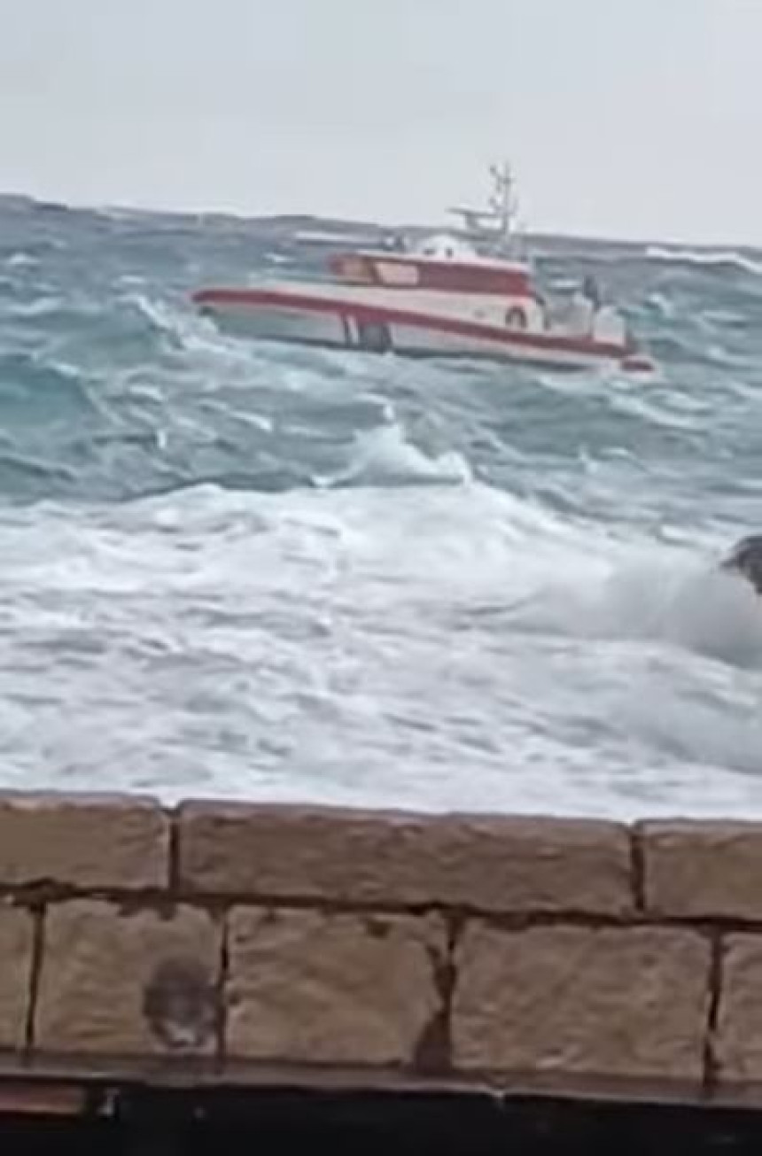 Dubrovnik: Nestao muškarac iz BiH, povukli ga talasi