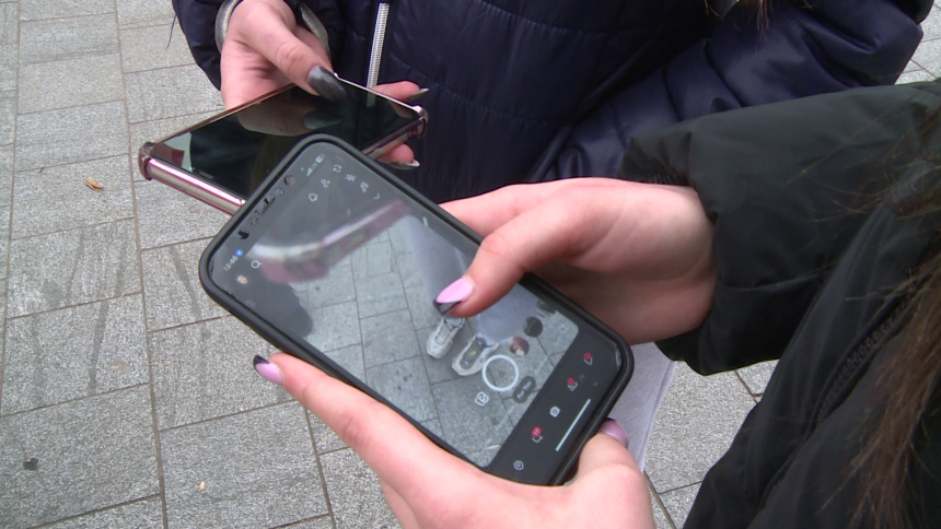 Kad život postane “content”: Zašto nas mreže čine nesrećnijim