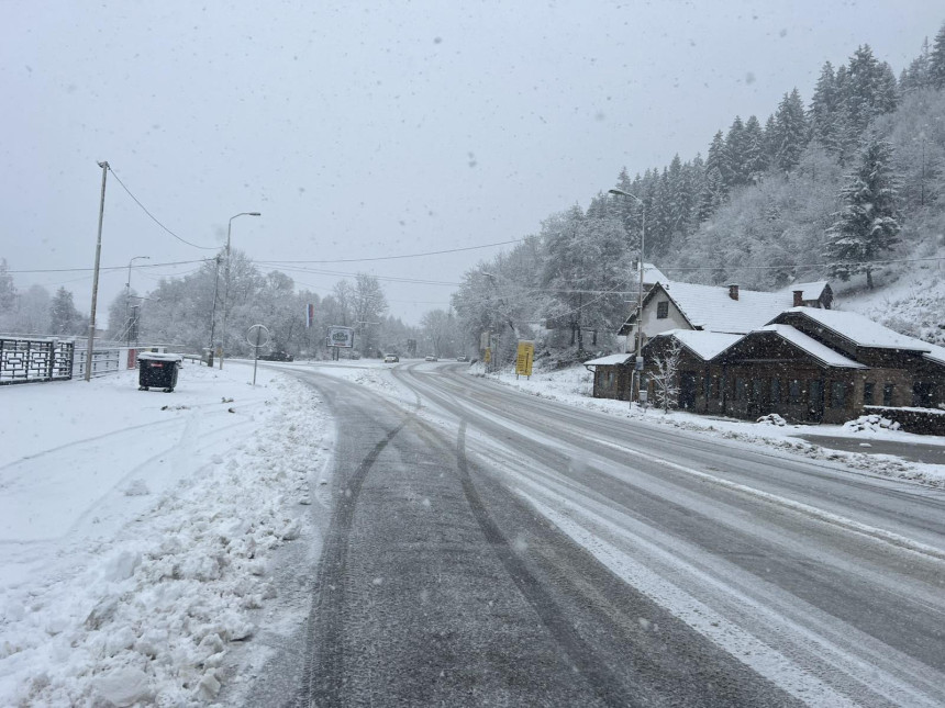 Saobraćaj za šlepere obustavljen preko prevoja Han pogled