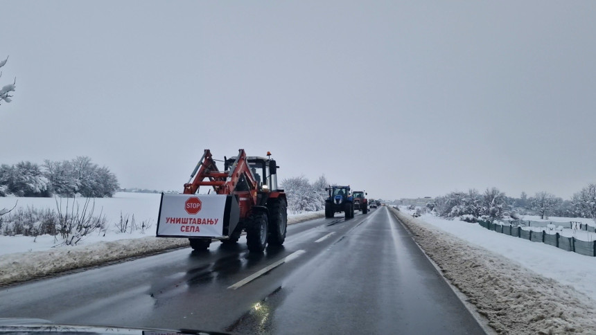 Mljekari u Semberiji u mirnoj protestnoj šetnji (VIDEO)