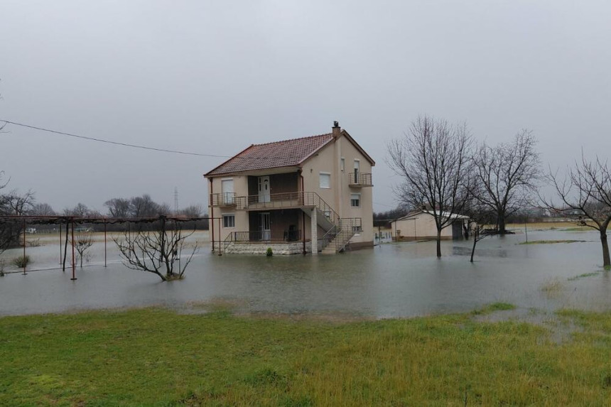 Crna Gora: Izlile se rijeke, u opasnosti naselja