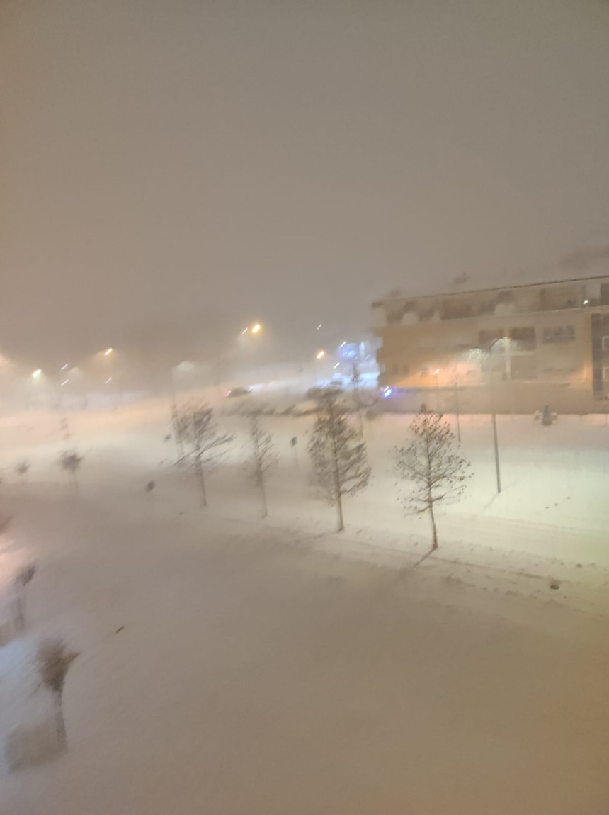 Snijeg paralisao Banjaluku, putevi neočišćeni (FOTO)
