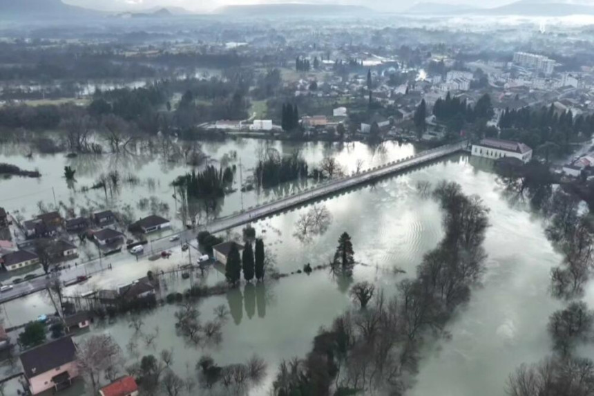 CG: Poplavljeno 30 kuća, evakuisano 12 porodica