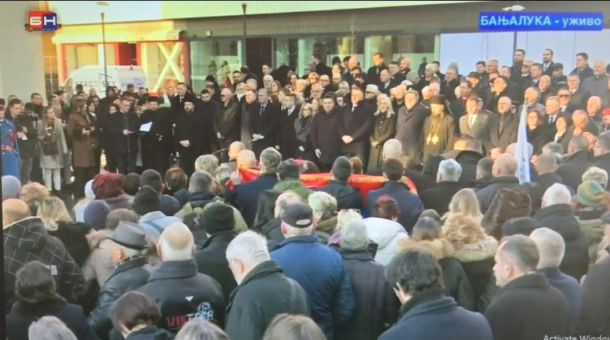 Otkrivanje spomenika poginulim borcima u Banjaluci bez prenosa na RTRS i režimskim medijima?!