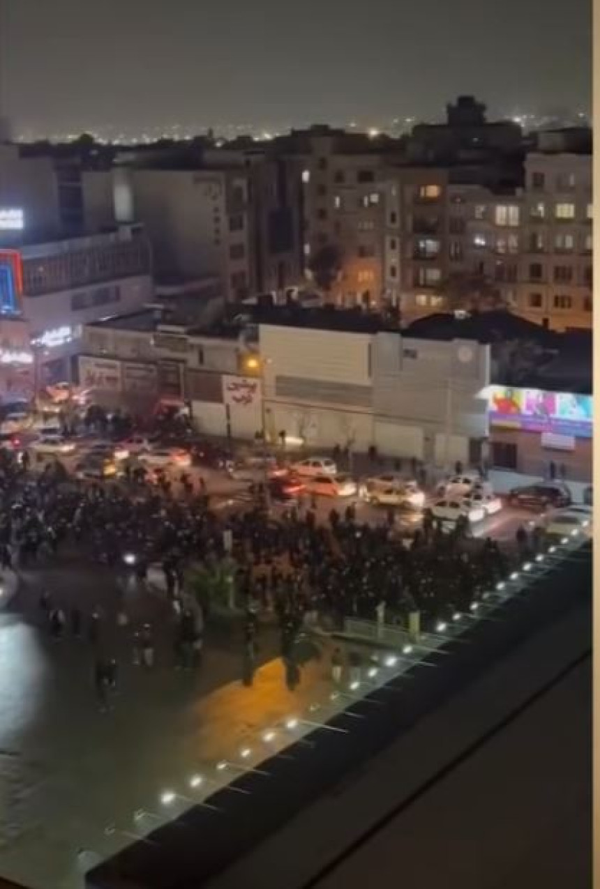 Haos u Teheranu: Opljačkano 26 banaka u neredima