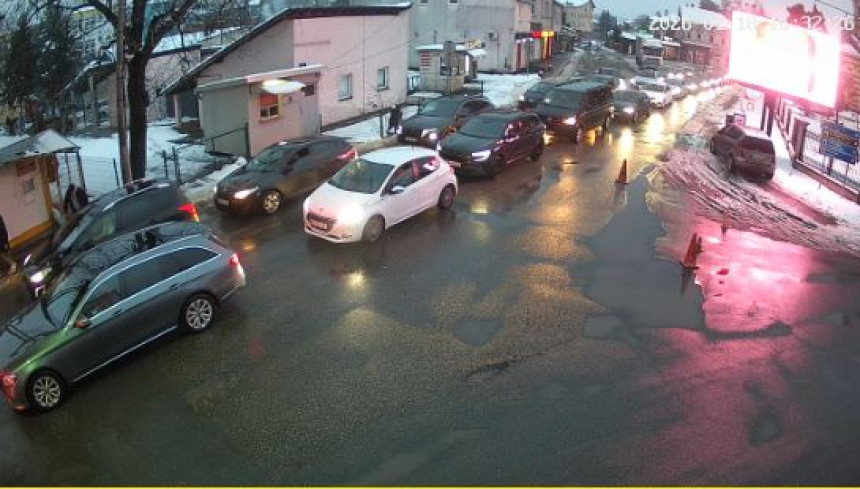 Oprez vozačima: Gužve na prelazima na izlazu iz BiH