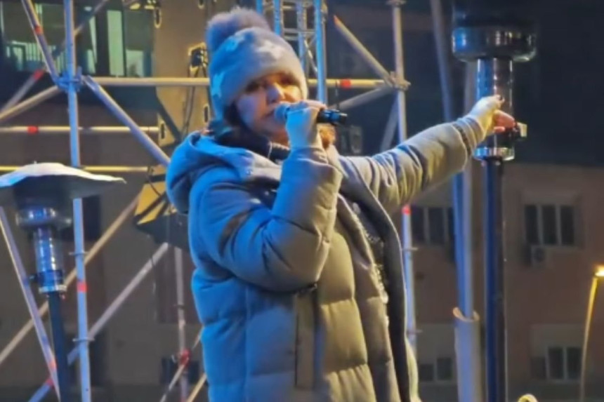 Osumnjičeno šest osoba - grudvama gađali Anu Bekutu