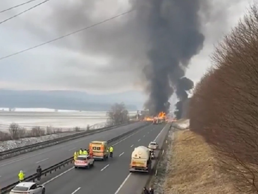 Eksplozija cisterne nakon udesa, zatvoren auto-put