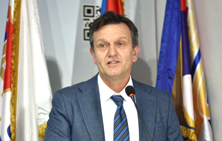 Niko nema pravo da se igra sudbinom naroda Srpske