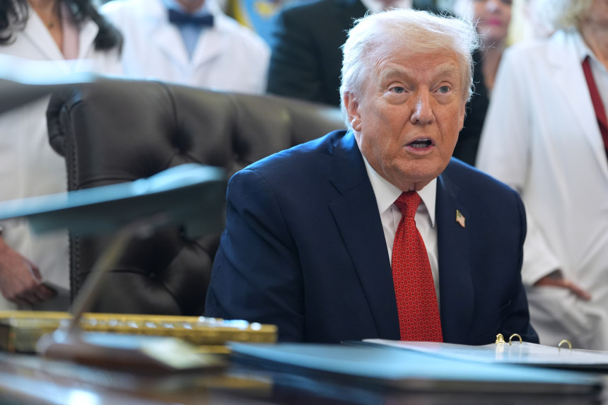 Tramp osniva odbor za mir, za članstvo traži milijardu $