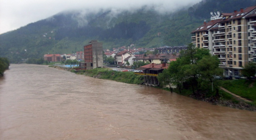 Crveno upozorenje zbog obilnih padavina u nedelju