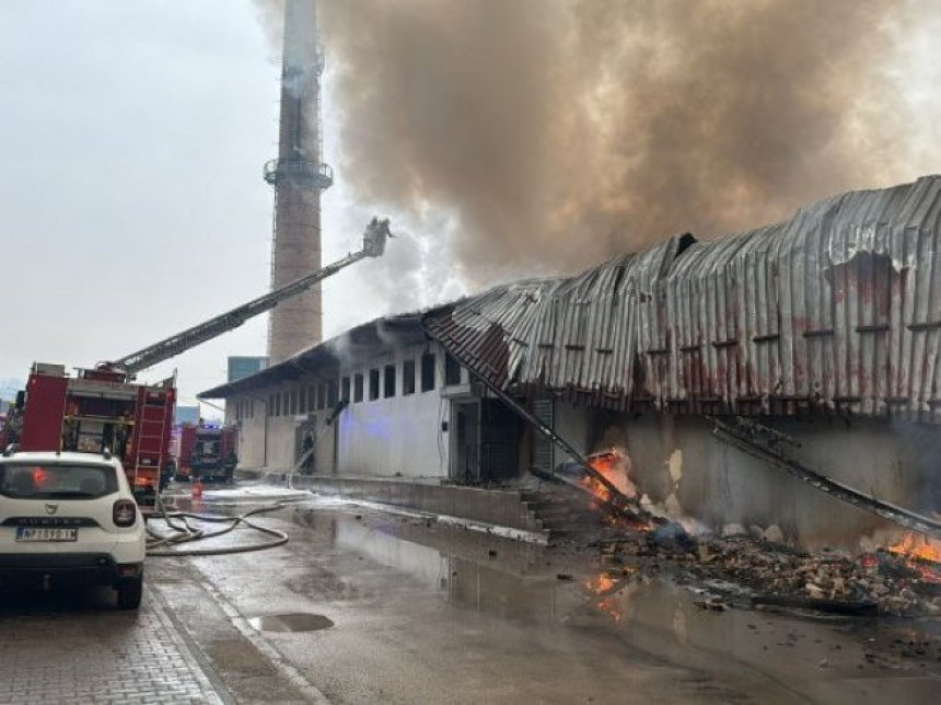 Veliki požar u Novom Pazaru stavljen pod kontrolu