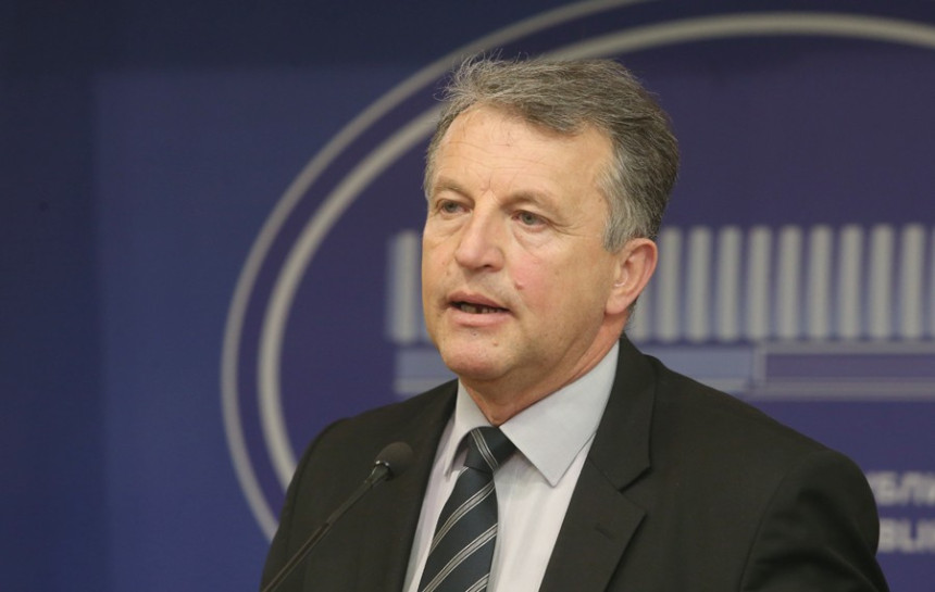 Upitan kredibilitet i predsjednika Republike i Narodne skupštine i Vlade