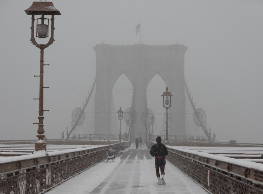 Petoro mrtvih u Njujorku, grad pod snežnom olujom