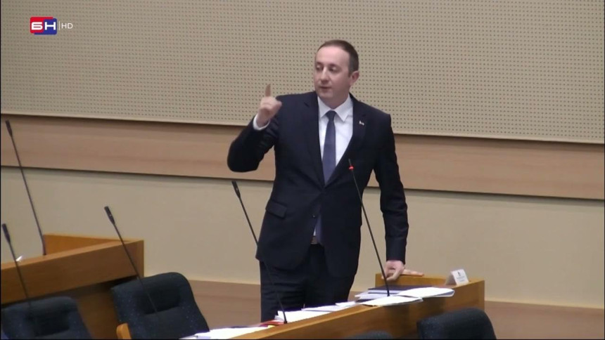 Dužnost svih slobodnih ljudi je da režim i njihove sluge pošalju u političku prošlost