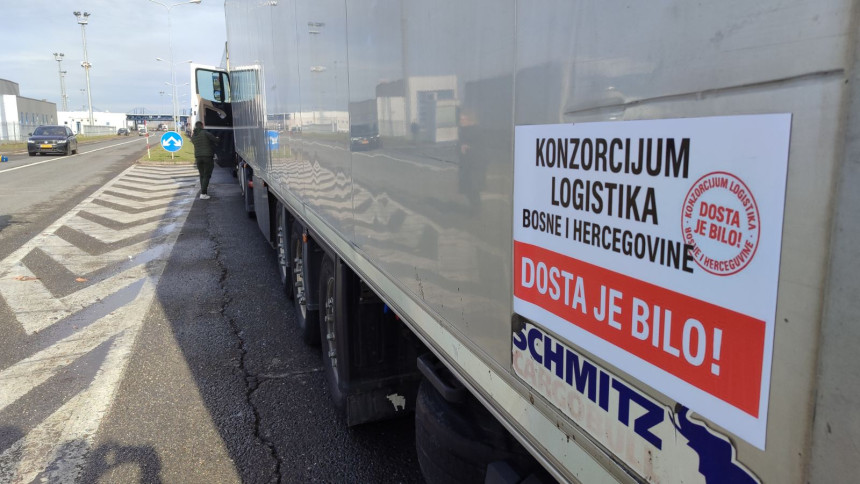 Kamioni stoje na prelazima: Šteta 100 miliona evra dnevno