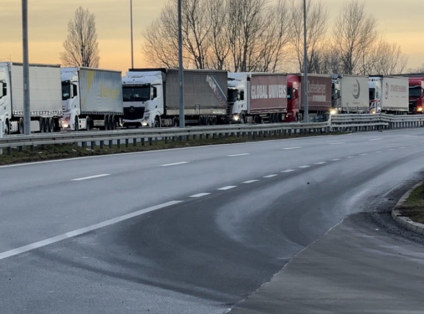 Prevoznici iz S. Makedonije prekinuli blokadu