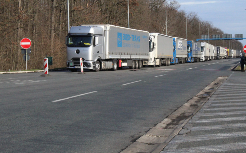 Dnevna šteta od blokade prelaza oko 92 miliona evra