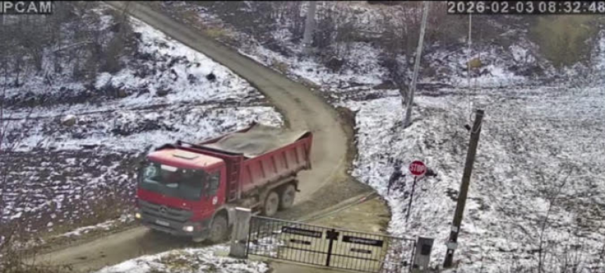 Zvornik: SNSD daje šljunak za glasove mještana (FOTO)