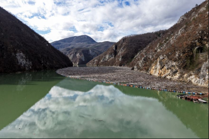 AP o ekološkoj katastrofi: Drina zatrpana smećem