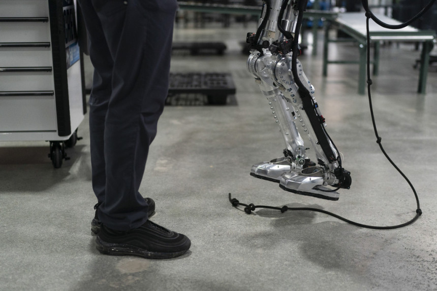 Sad malo obrnuto: U AI revoluciji roboti iznajmljuju ljude