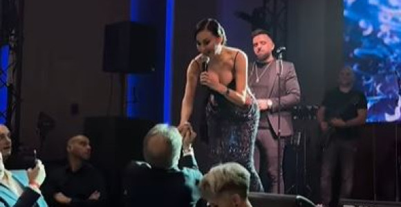 Мамић поцијепао кошуљу, па пољубио Цеци руку (ВИДЕО)