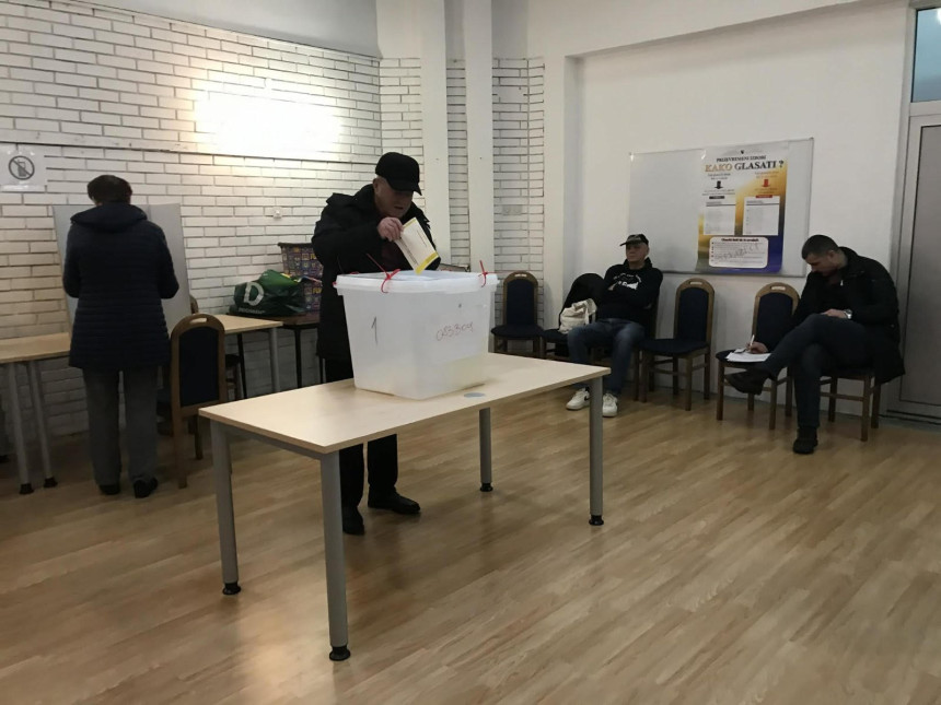 Zvornik: Počelo ponovljeno glasanje na 53 biračka mjesta