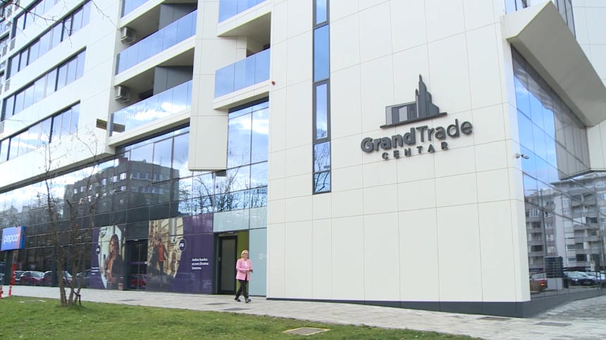 Nastavlja se saga oko kupovine "kumove zgrade"