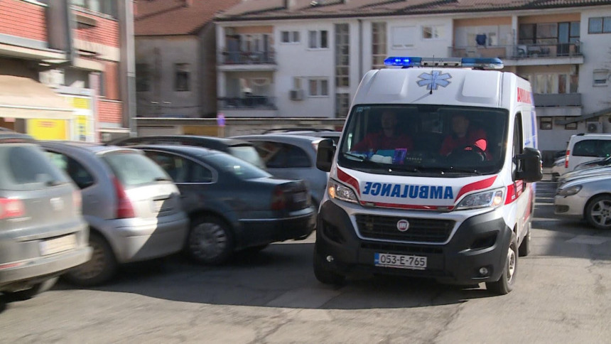 Prijedor: Umjesto u porodilištu, beba rođena u kolima