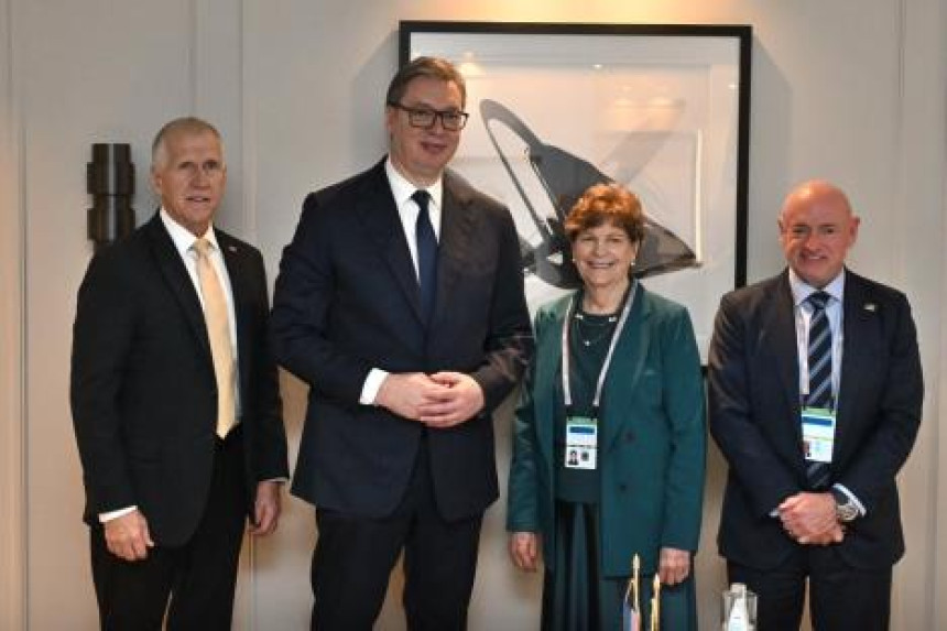 Vučić se sastao u Minhenu sa senatorima SAD