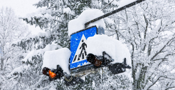 Невријеме већ прави хаос по Србији, нестало и струје (ВИДЕО)