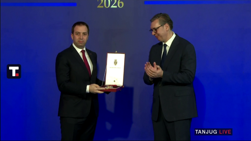 Поводом Сретења, Вучић уручио одликовање и Селаку