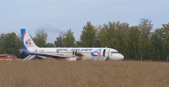 Пилот спасио 161 путника па оптужен за 1,5 милион $