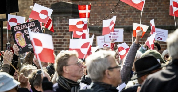 Američko poređenje nezavisnosti Grenlanda i Kosova