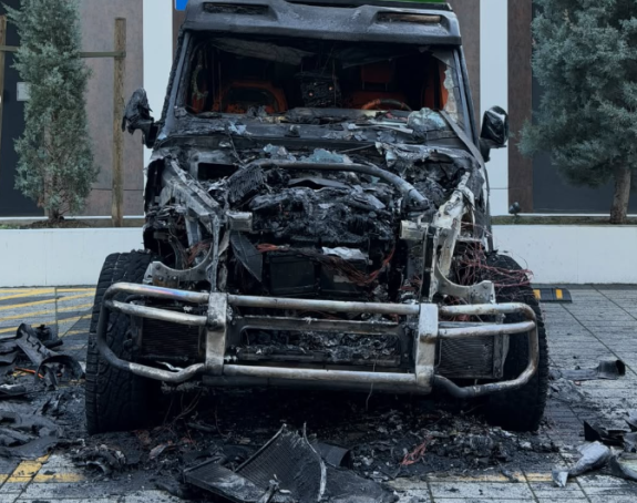 Баки уништен још један аутомобил вриједан 700.000 €